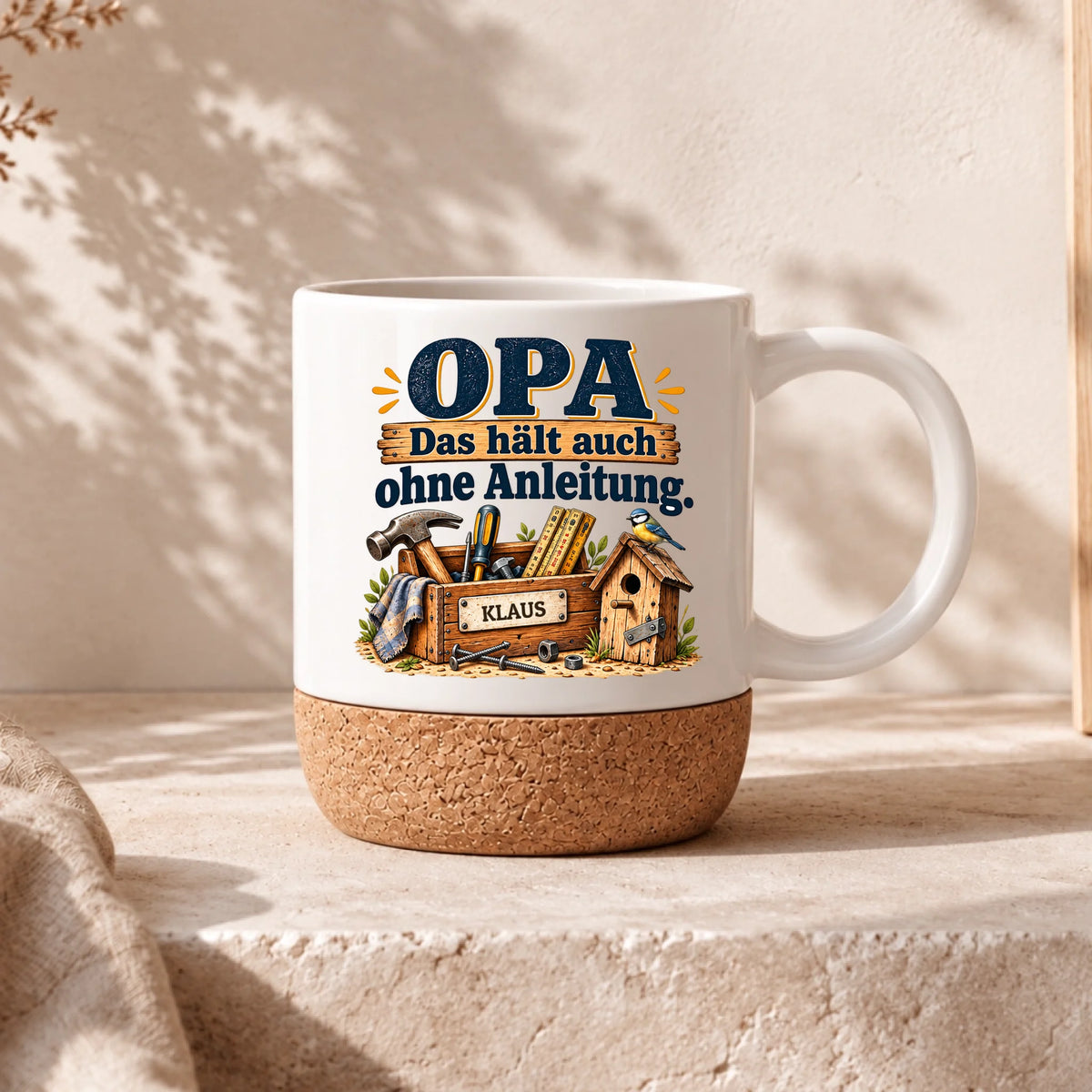 Opa: Das hält auch ohne Anleitung – Tasse mit Wunschnamen – Henkel rechts