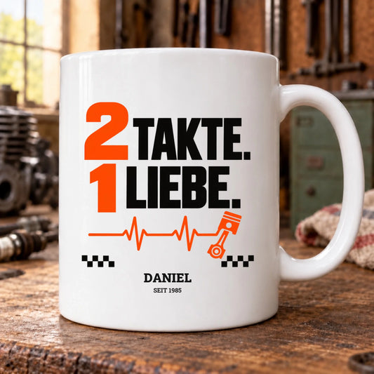 Zwei Takte – Eine Liebe – Tasse LENA im Werkstatt-Mockup