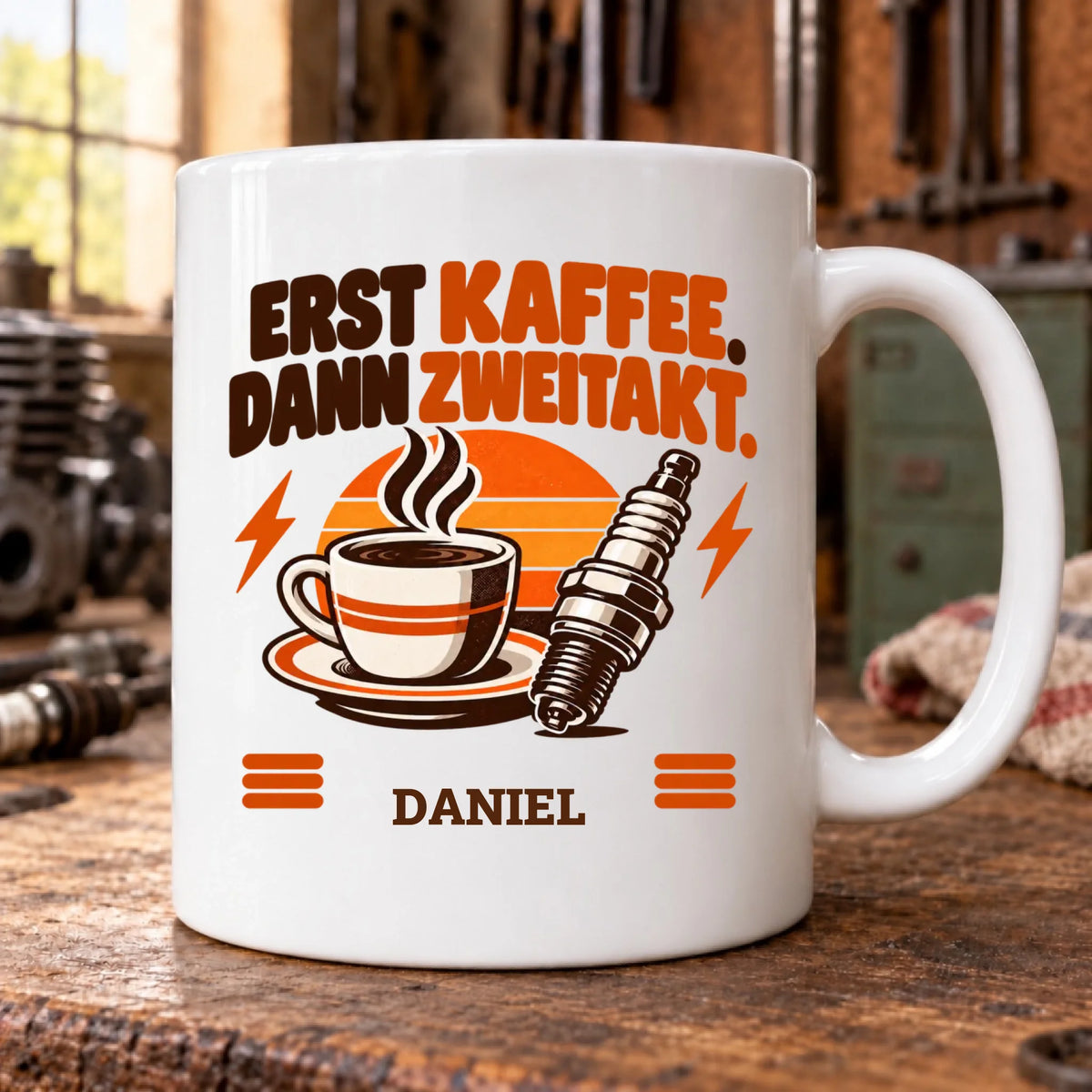 Erst Kaffee dann Zweitakt – Tasse LENA im Werkstatt-Mockup