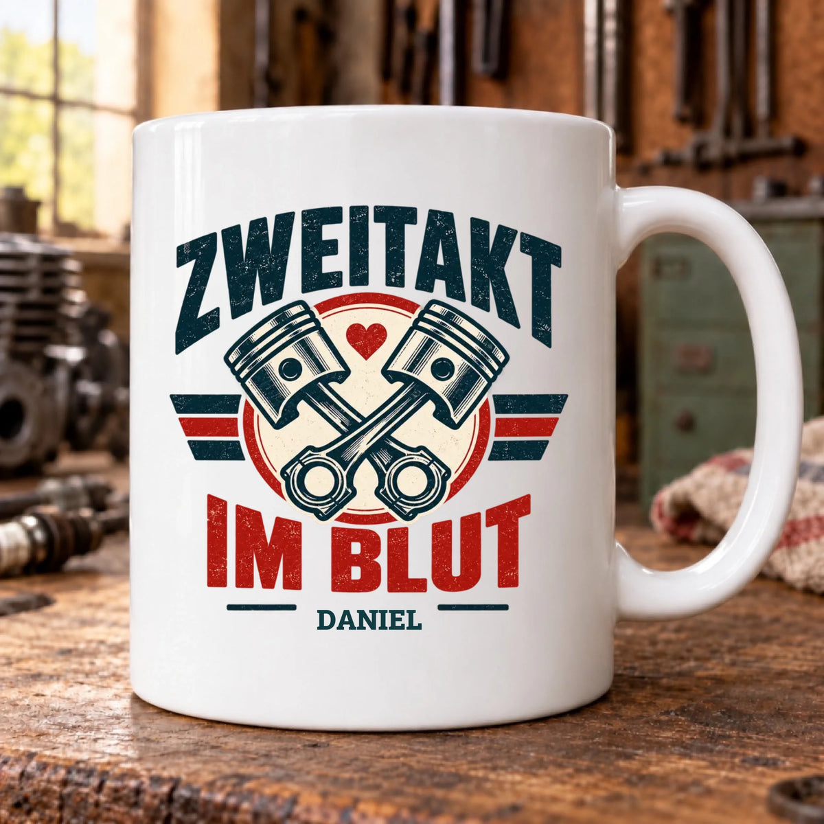 Zweitakt im Blut – Tasse LENA im Werkstatt-Mockup
