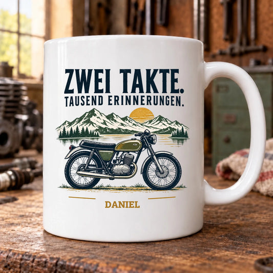 Zwei Takte – Tausend Erinnerungen – Tasse LENA im Werkstatt-Mockup