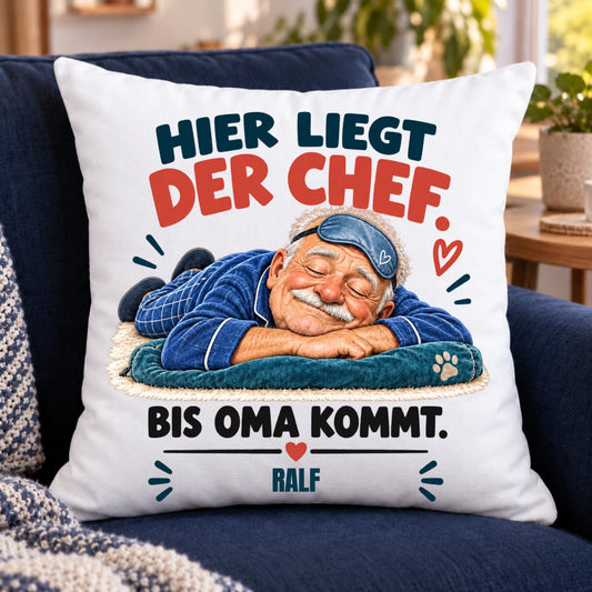 Hier liegt der Chef – Bis Oma kommt – personalisiertes Kissen mit Namen