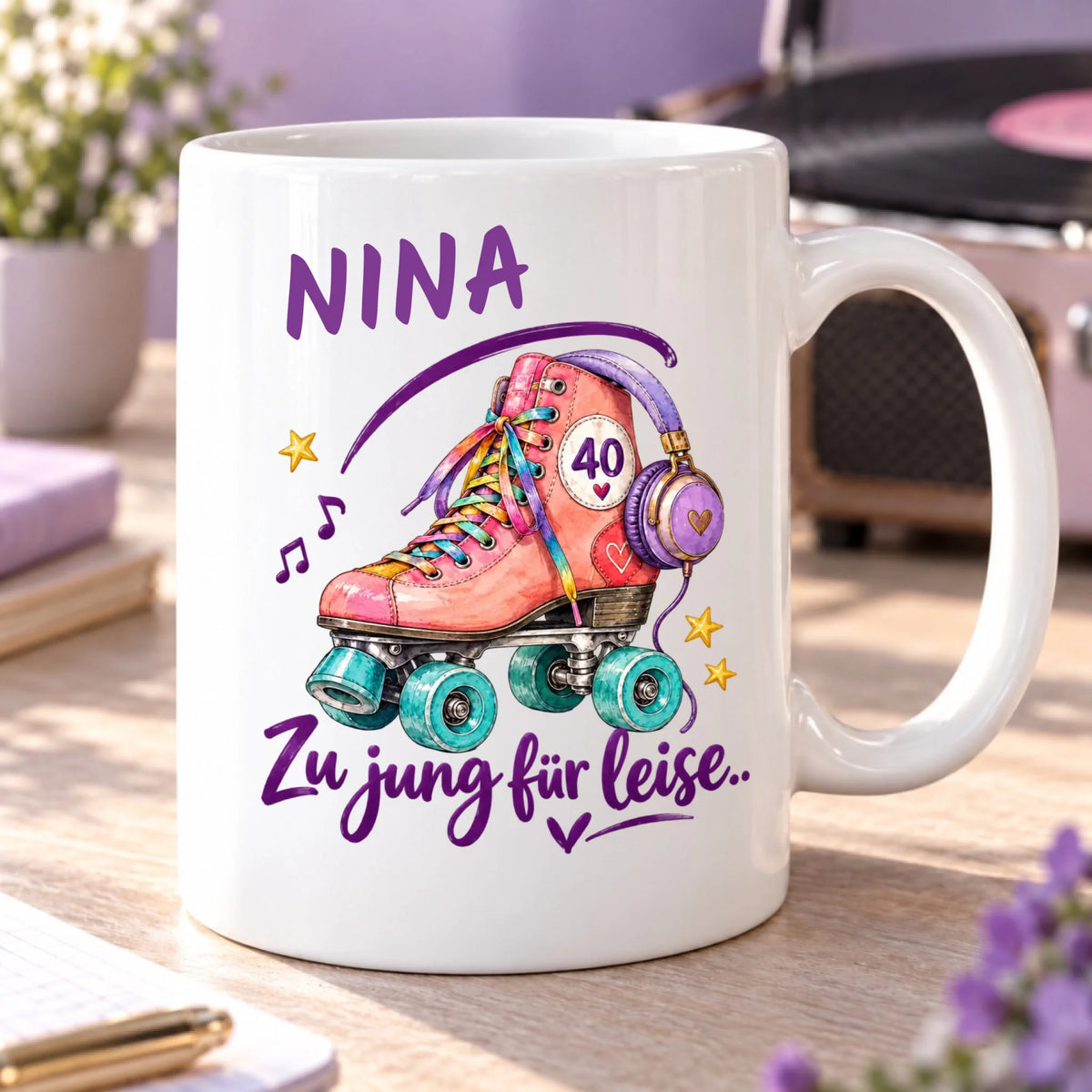 Zu jung für leise – personalisierte Tasse zum 40. Geburtstag