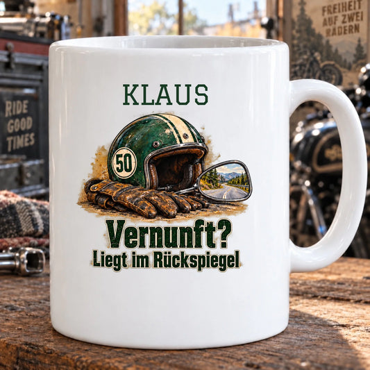 Vernunft im Rückspiegel – Tasse zum 50. Geburtstag mit Namen