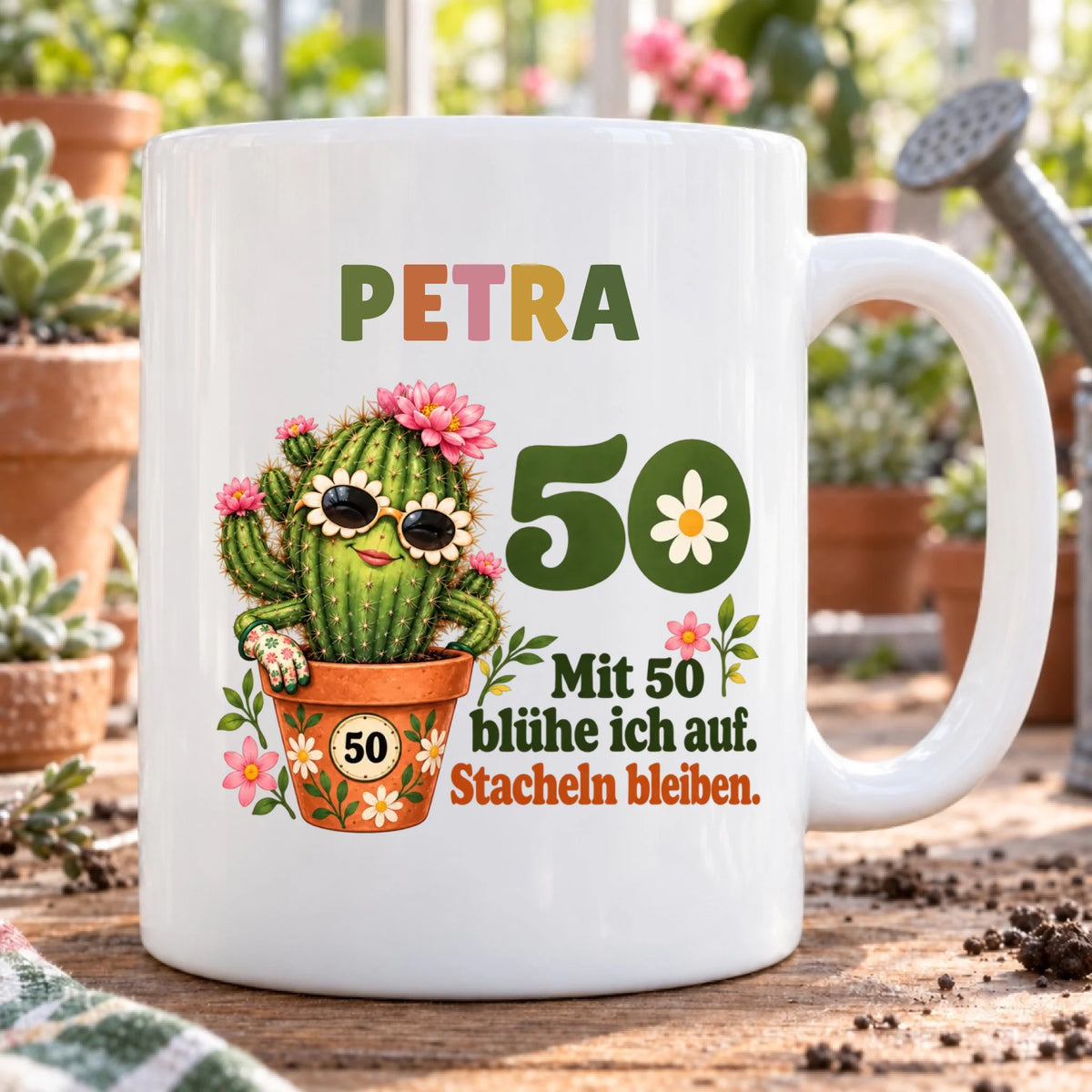 Aufblühen mit Stacheln – Tasse zum 50. Geburtstag mit Namen