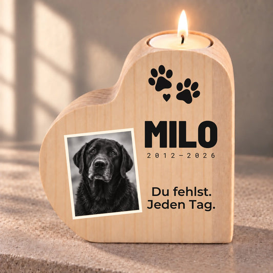 Du fehlst. Jeden Tag. – Tier-Gedenkherz mit schrägem Schwarzweißfoto