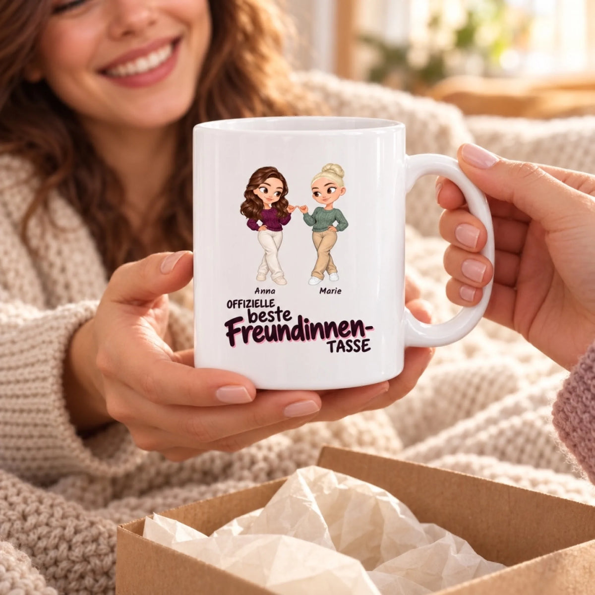Personalisierte Freundinnen-Tasse als persönliches Geschenk überreichen